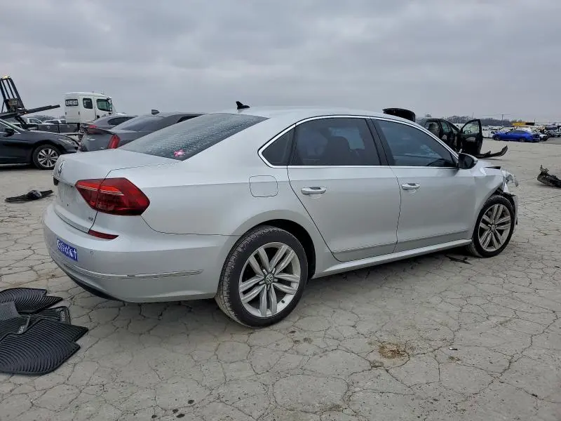 2017 VOLKSWAGEN PASSAT SE  