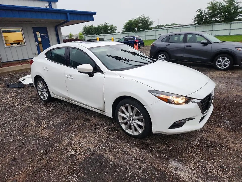 2017 MAZDA 3 TOURING  