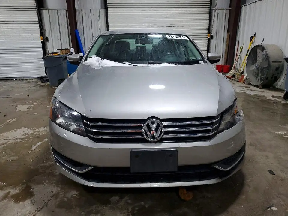 2013 VOLKSWAGEN PASSAT SE  