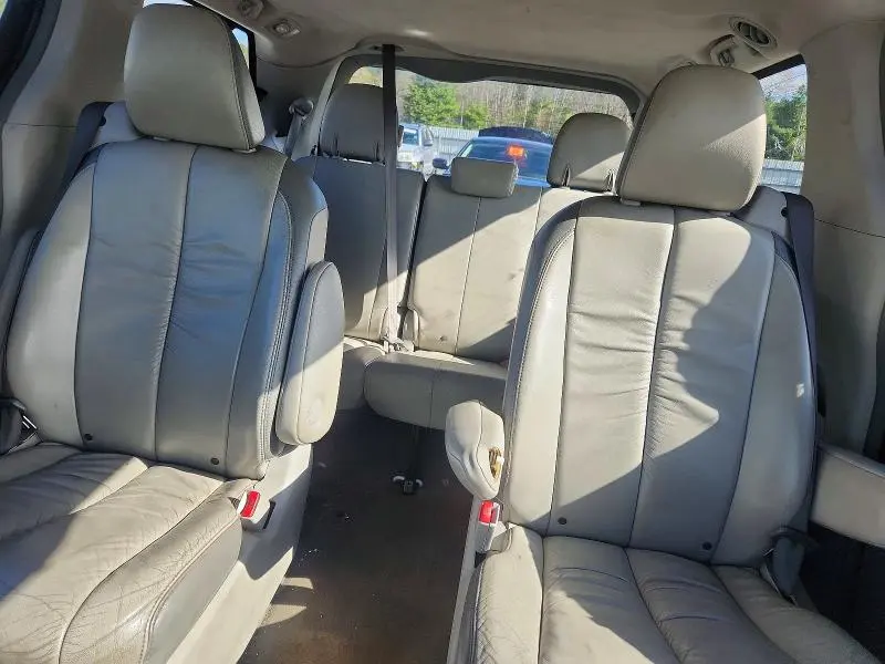2011 TOYOTA SIENNA LIMITED 7-PASSENGER  