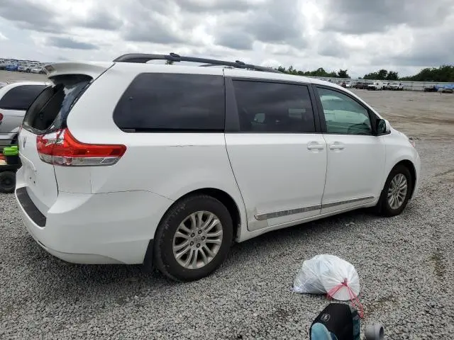 2011 TOYOTA SIENNA XLE  