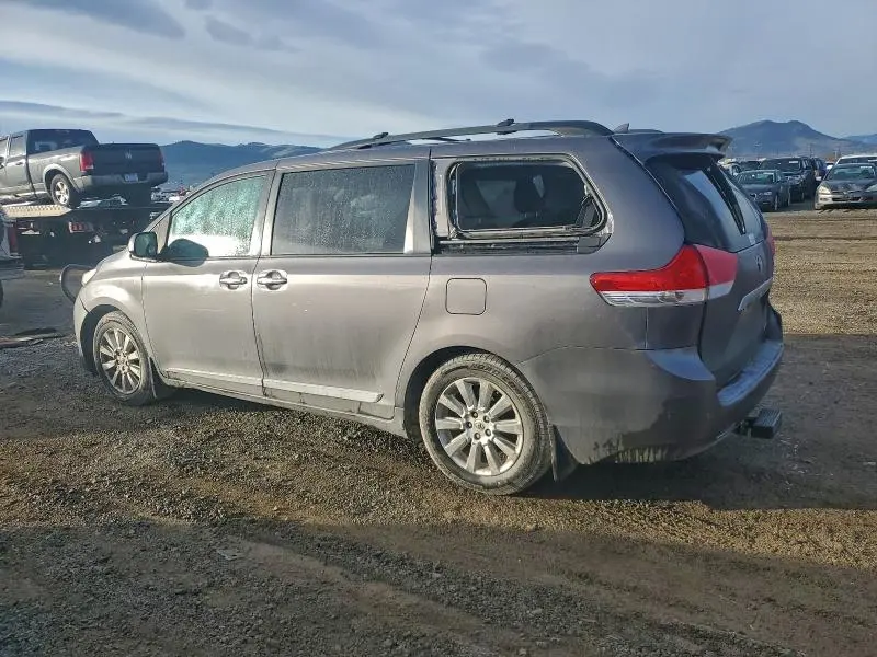 2011 TOYOTA SIENNA XLE  