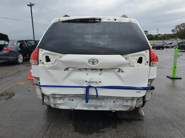 2013 TOYOTA SIENNA LE  