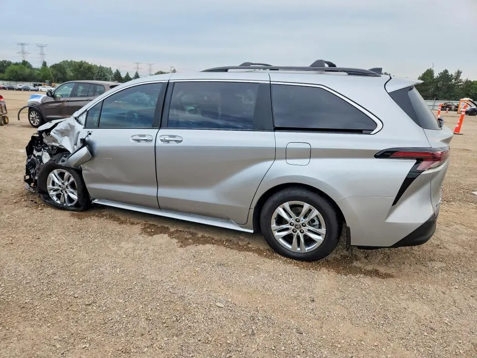 2025 TOYOTA SIENNA XLE 7-PASSENGER  