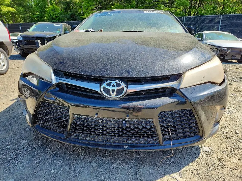 2015 TOYOTA CAMRY SE  