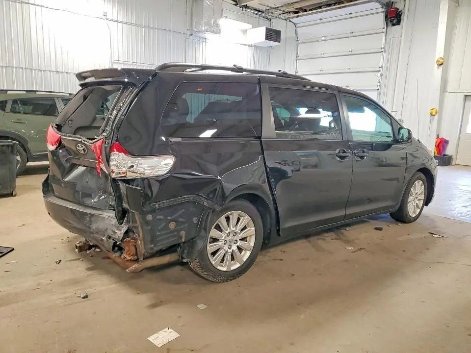 2012 TOYOTA SIENNA XLE  