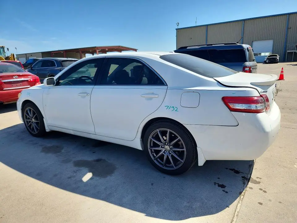 2011 TOYOTA CAMRY LE  