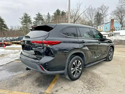2021 TOYOTA HIGHLANDER HYBRID XLE  