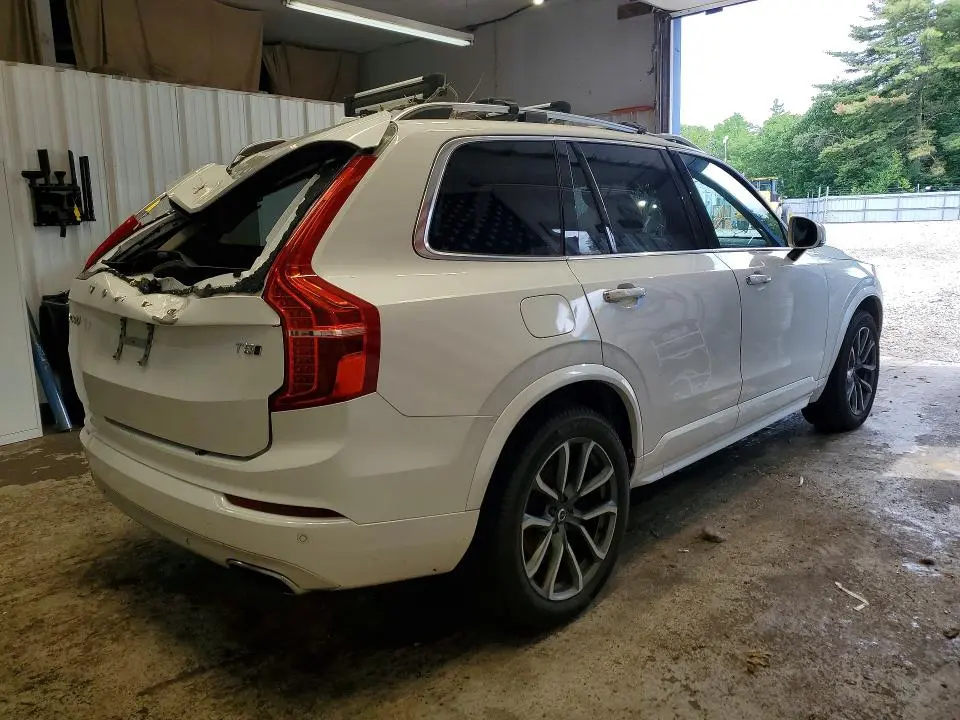 2017 VOLVO XC90 T5  