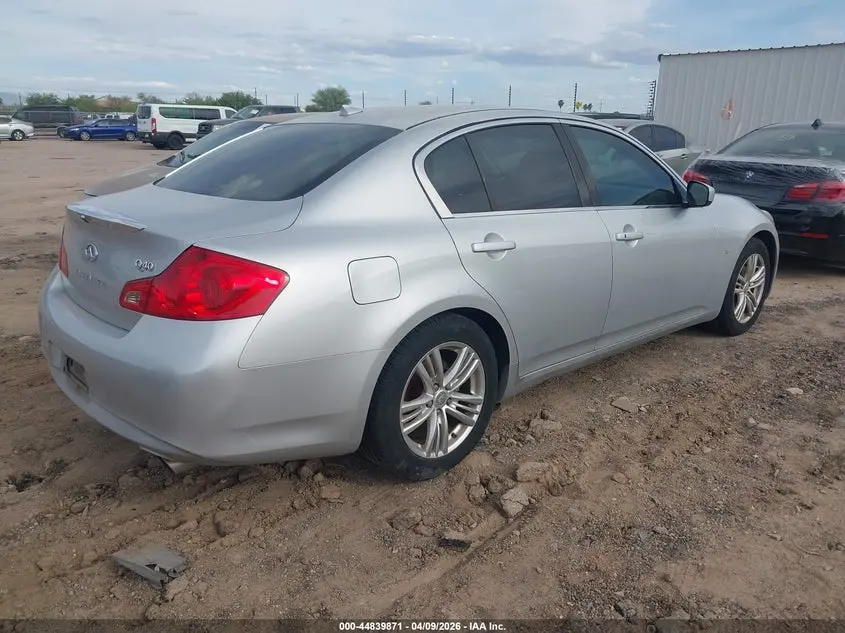 2015 INFINITI Q40  