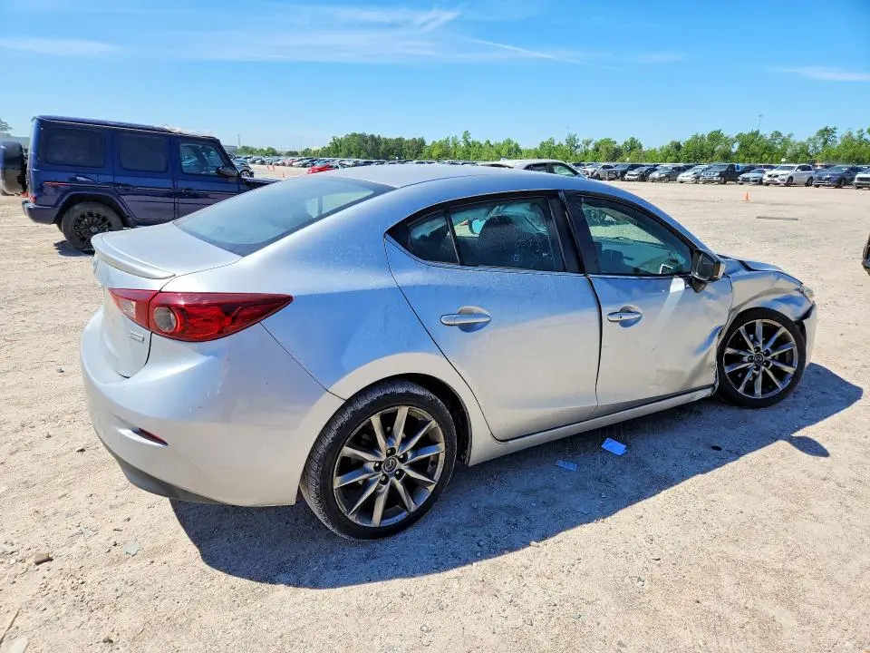 2018 MAZDA 3 TOURING  