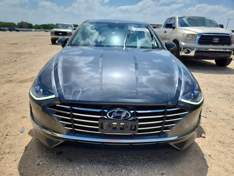 2022 HYUNDAI SONATA SE  