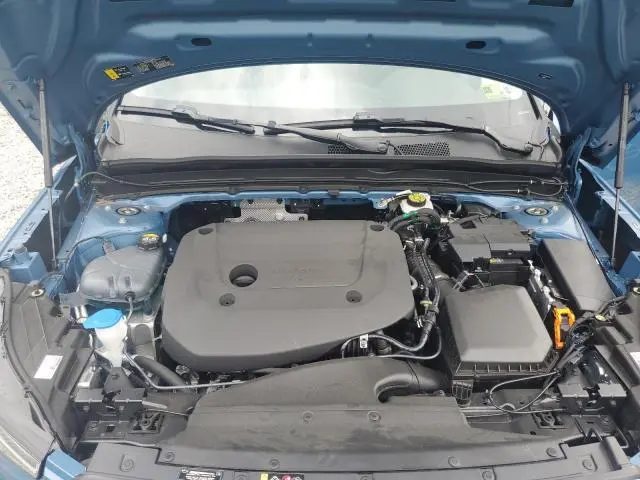 2024 VOLVO XC40 CORE  