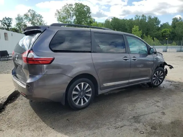 2020 TOYOTA SIENNA XLE  