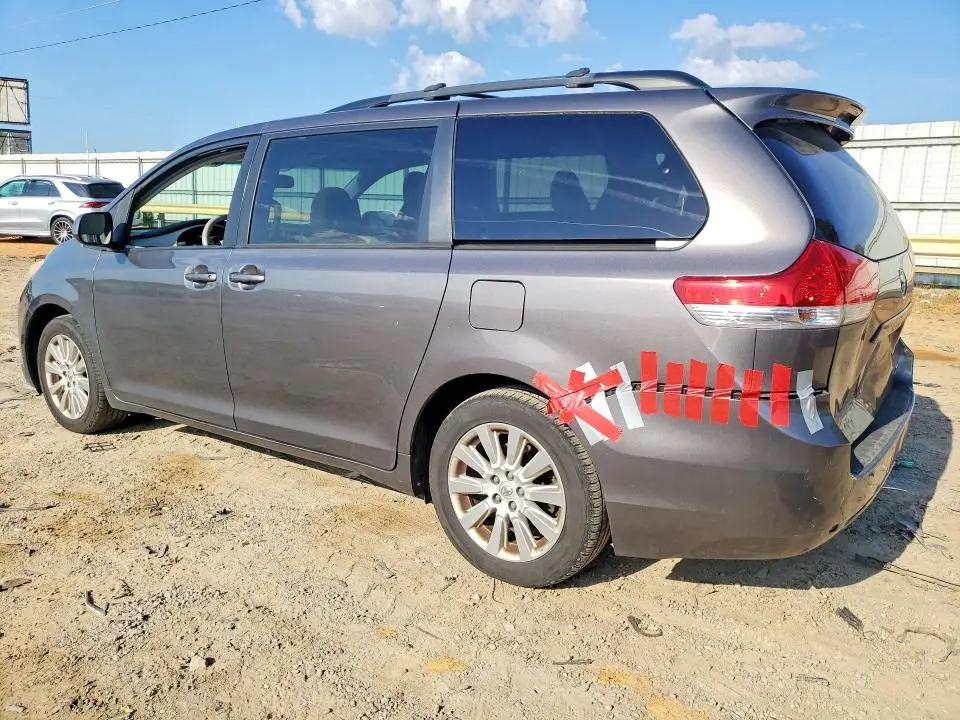 2013 TOYOTA SIENNA LE 7-PASSENGER  