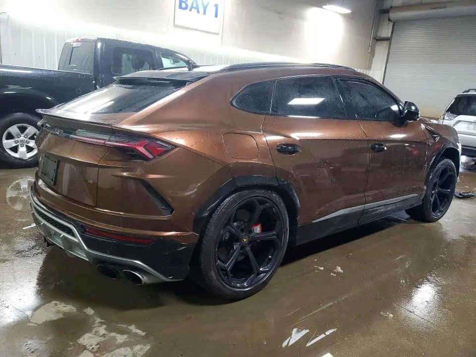 2020 LAMBORGHINI URUS   