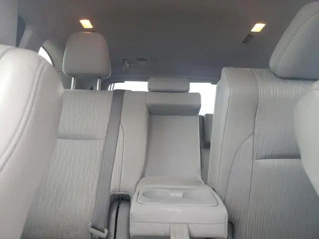 2015 TOYOTA HIGHLANDER LE  