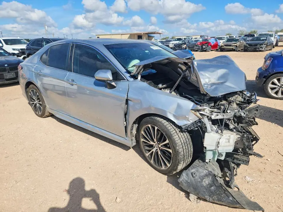 2019 TOYOTA CAMRY SE  