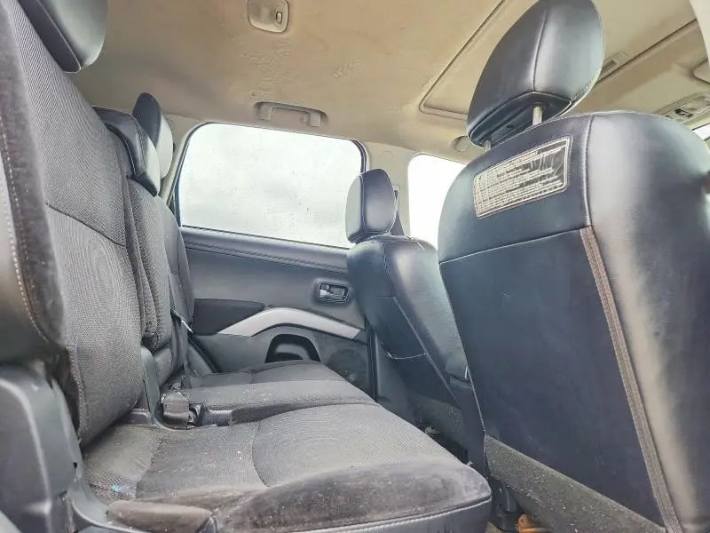2012 MITSUBISHI OUTLANDER SE  
