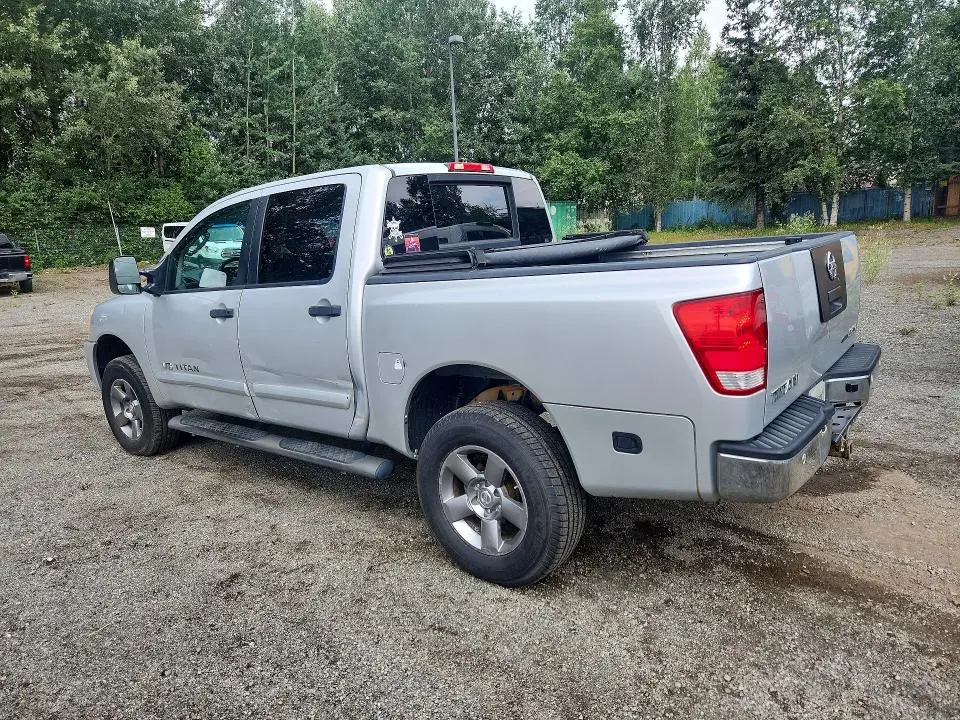 2010 NISSAN TITAN SE  