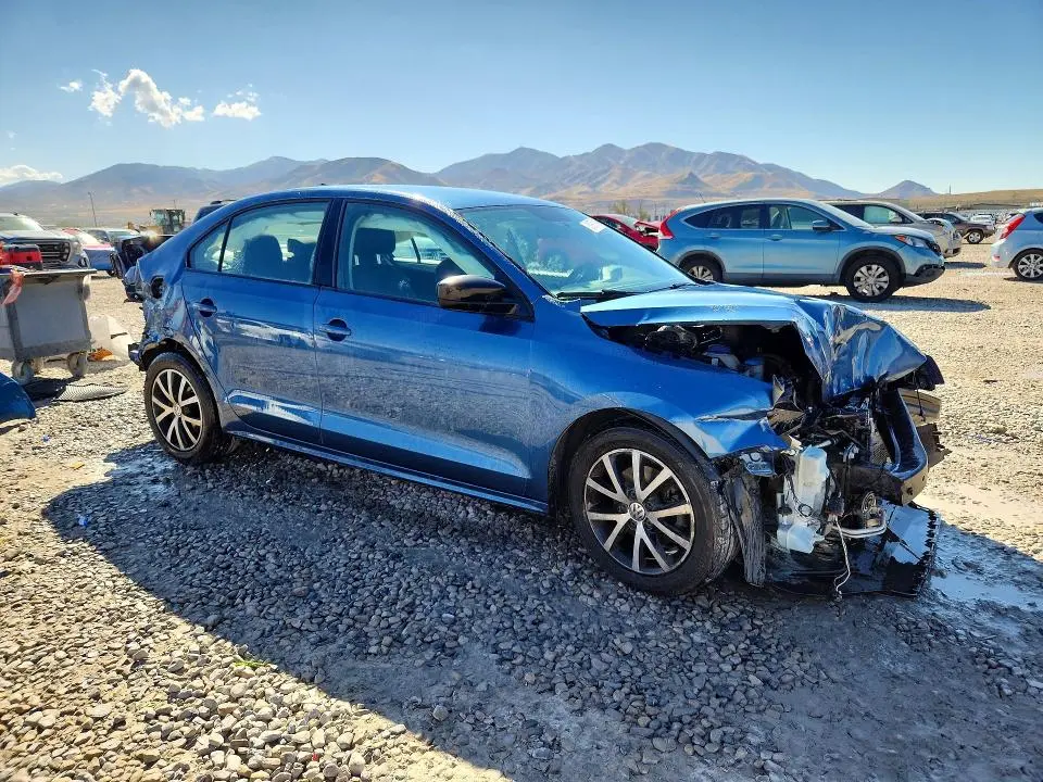 2016 VOLKSWAGEN JETTA SE  