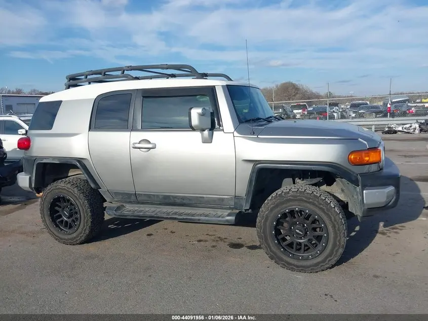 2011 TOYOTA FJ CRUISER  