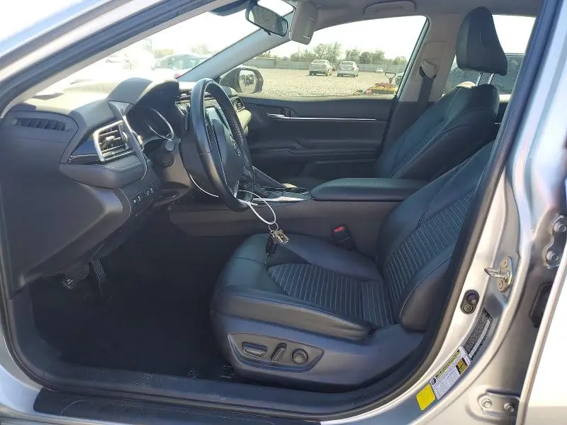 2019 TOYOTA CAMRY SE  