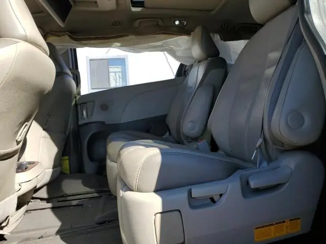 2013 TOYOTA SIENNA XLE  