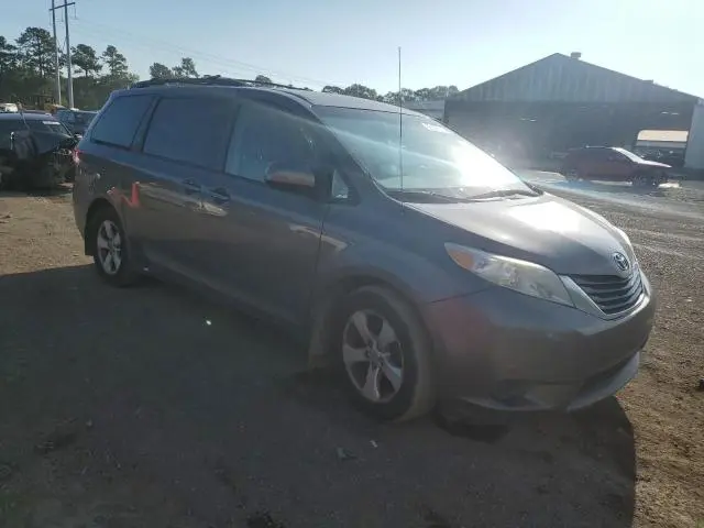 2013 TOYOTA SIENNA LE  