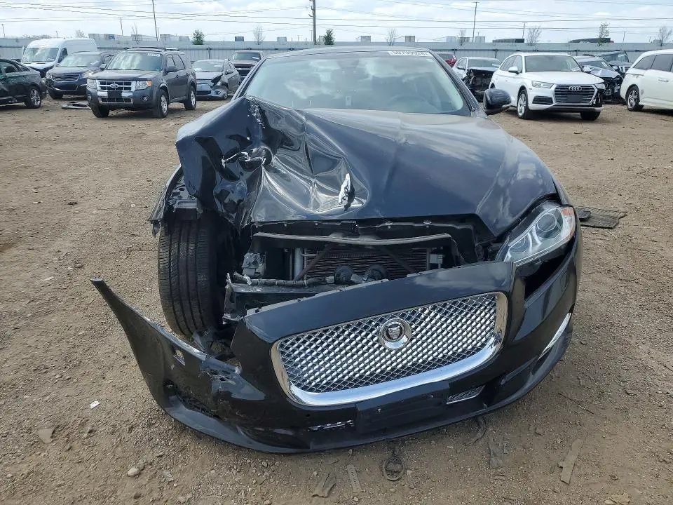 2011 JAGUAR XJ   