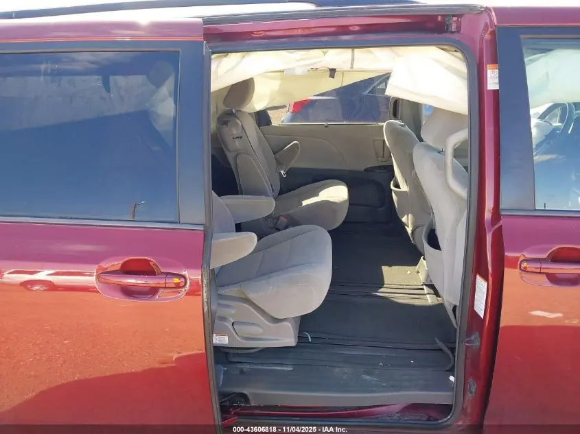 2015 TOYOTA SIENNA LE 8 PASSENGER