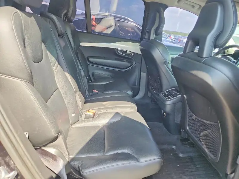 2017 VOLVO XC90 T6  