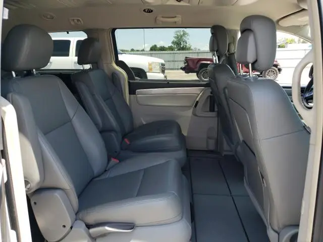 2011 VOLKSWAGEN ROUTAN SE  