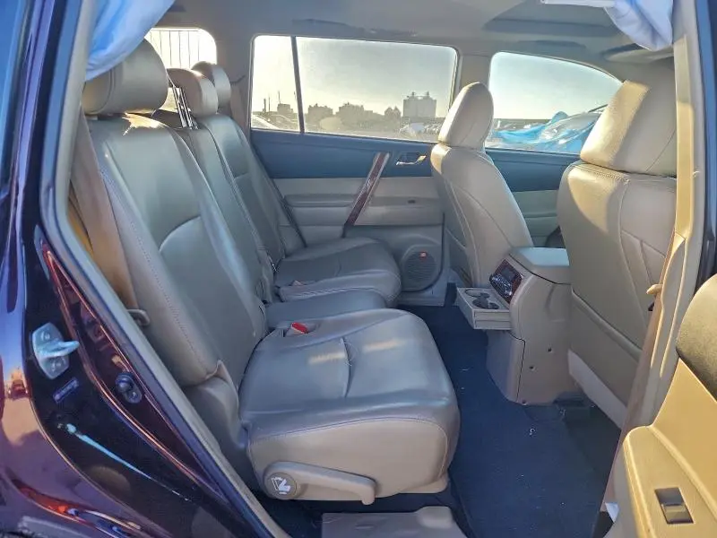 2013 TOYOTA HIGHLANDER LIMITED  