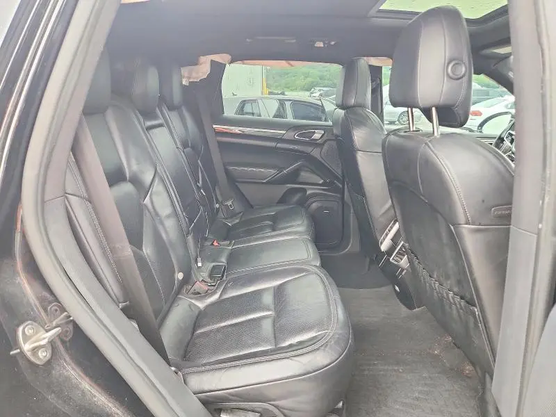 2016 PORSCHE CAYENNE   