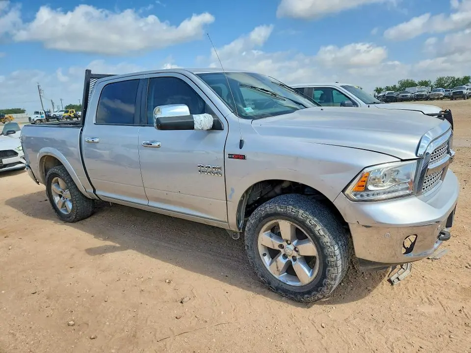 2016 RAM 1500 LARAMIE  