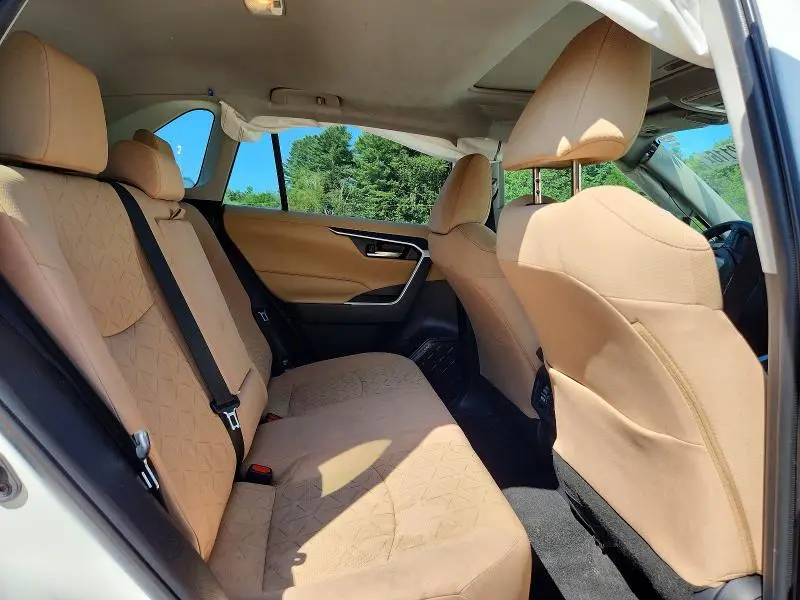 2021 TOYOTA RAV4 XLE  