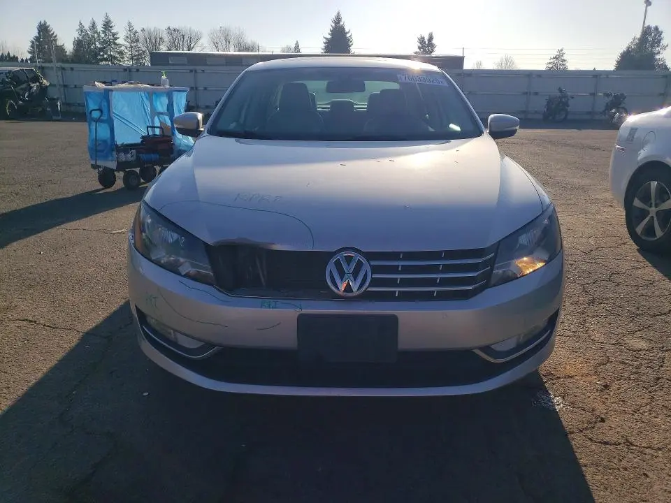 2015 VOLKSWAGEN PASSAT SE  