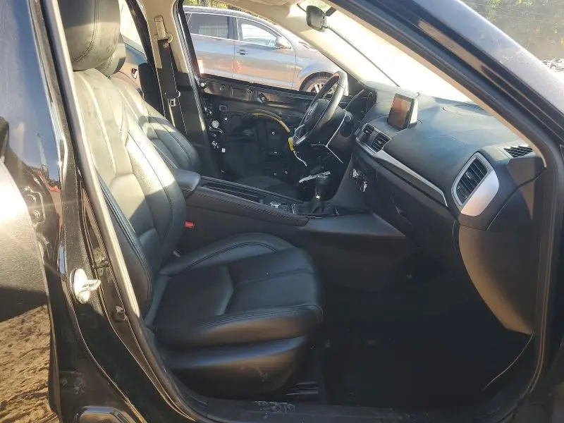 2017 MAZDA 3 TOURING  