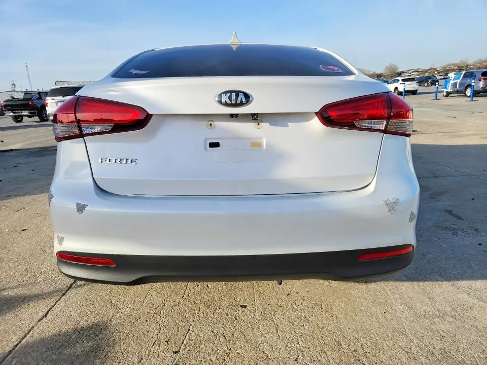 2017 KIA FORTE LX  