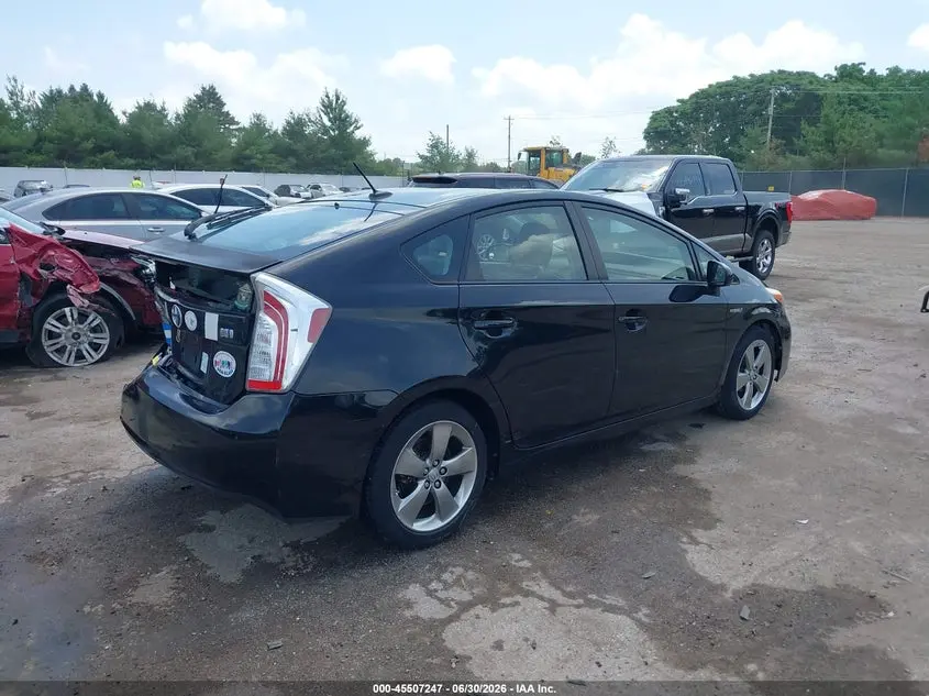2013 TOYOTA PRIUS THREE SE