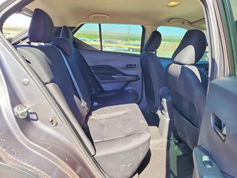 2024 NISSAN KICKS S  