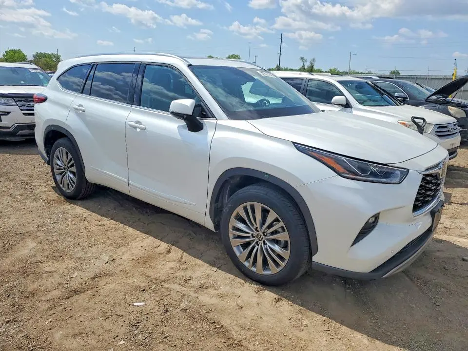 2022 TOYOTA HIGHLANDER PLATINUM  