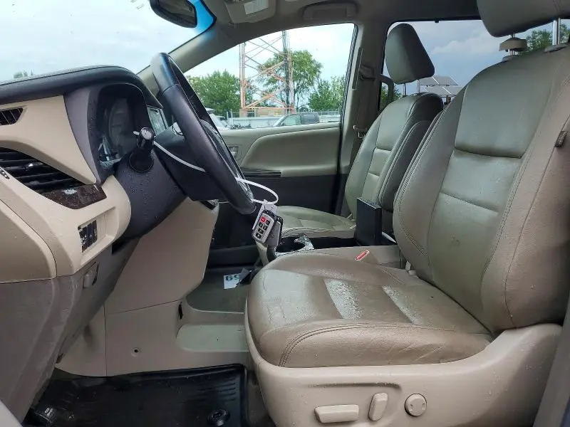 2017 TOYOTA SIENNA XLE PREMIUM 7-PASSENGER  
