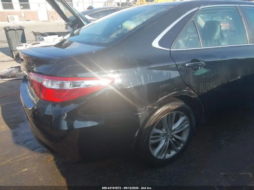 2015 TOYOTA CAMRY SE