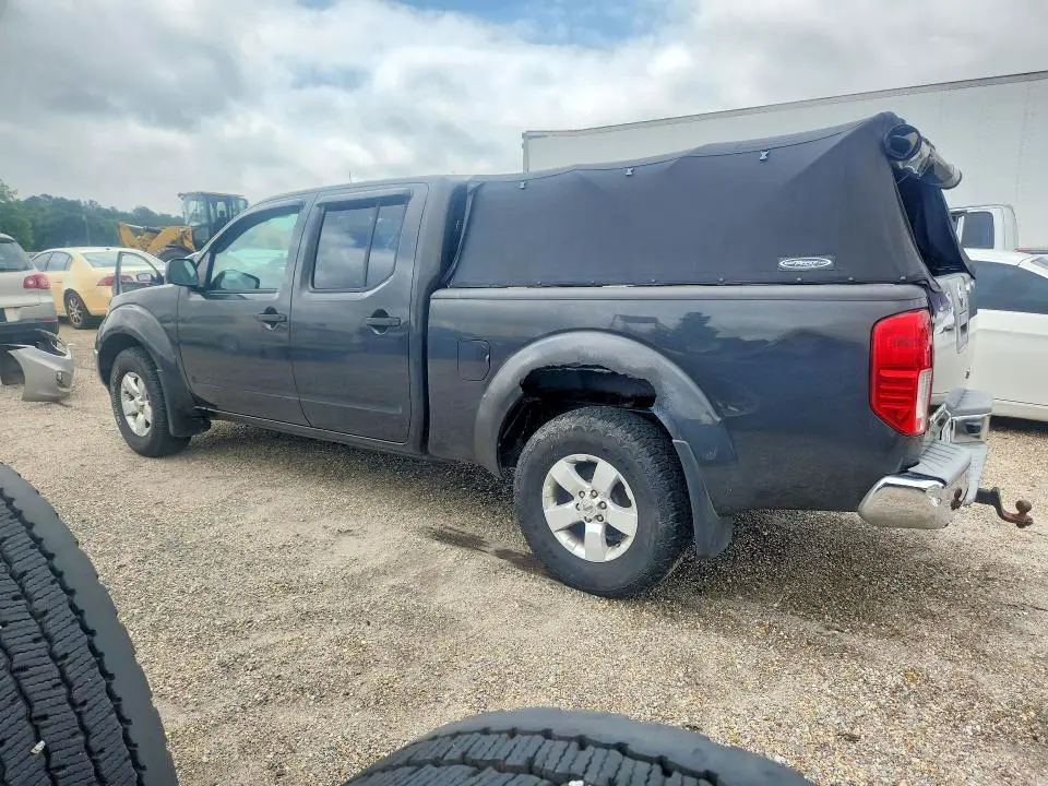 2010 NISSAN FRONTIER CREW CAB XE  