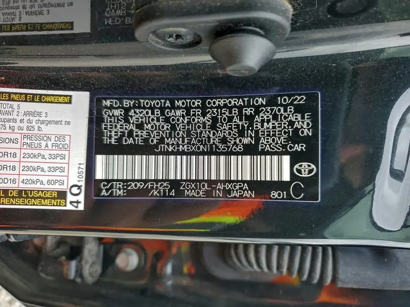 2022 TOYOTA C-HR XLE  