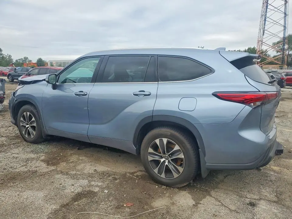 2022 TOYOTA HIGHLANDER XLE  