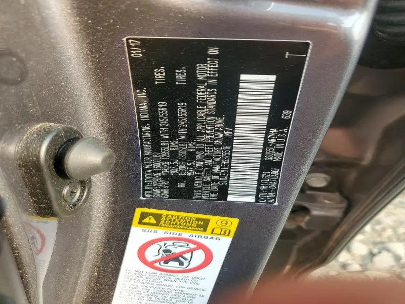 2017 TOYOTA HIGHLANDER SE  