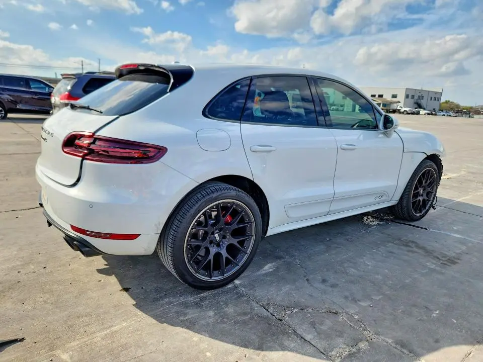 2018 PORSCHE MACAN   